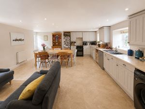 Kitchen/DIning- click for photo gallery